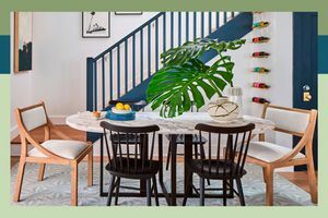 Real Simple Home 2022 Trucuri de pictat, sufragerie cu scara albastra